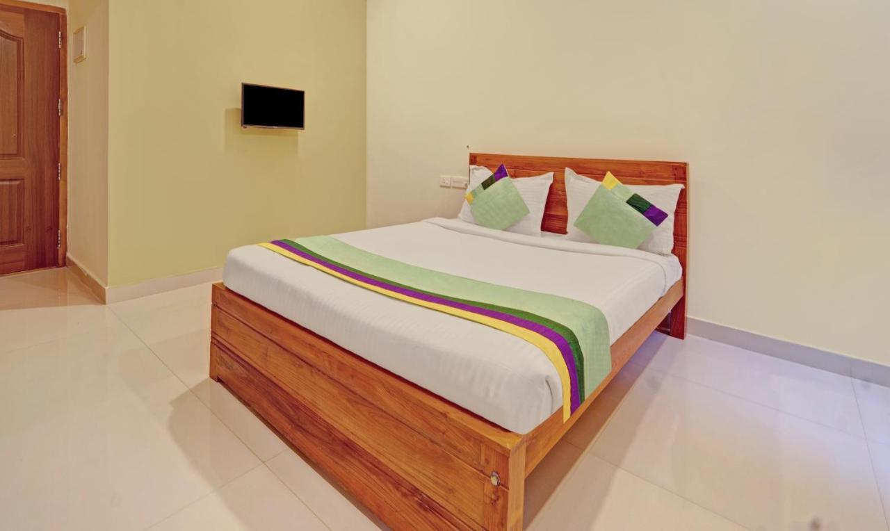 Sreepathi Nirmalyam 400 Mts From Guruvayoor Temple Hotel Guruvayur Exterior photo