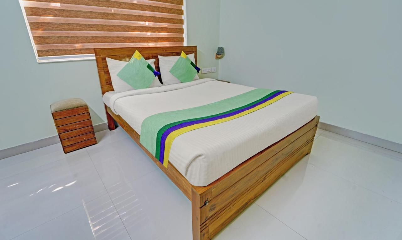 Sreepathi Nirmalyam 400 Mts From Guruvayoor Temple Hotel Guruvayur Exterior photo
